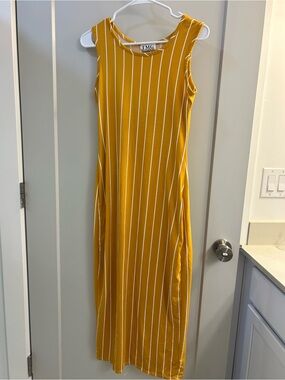 TMG Yellow Sleeveless Maxi Dress (unsure of size)